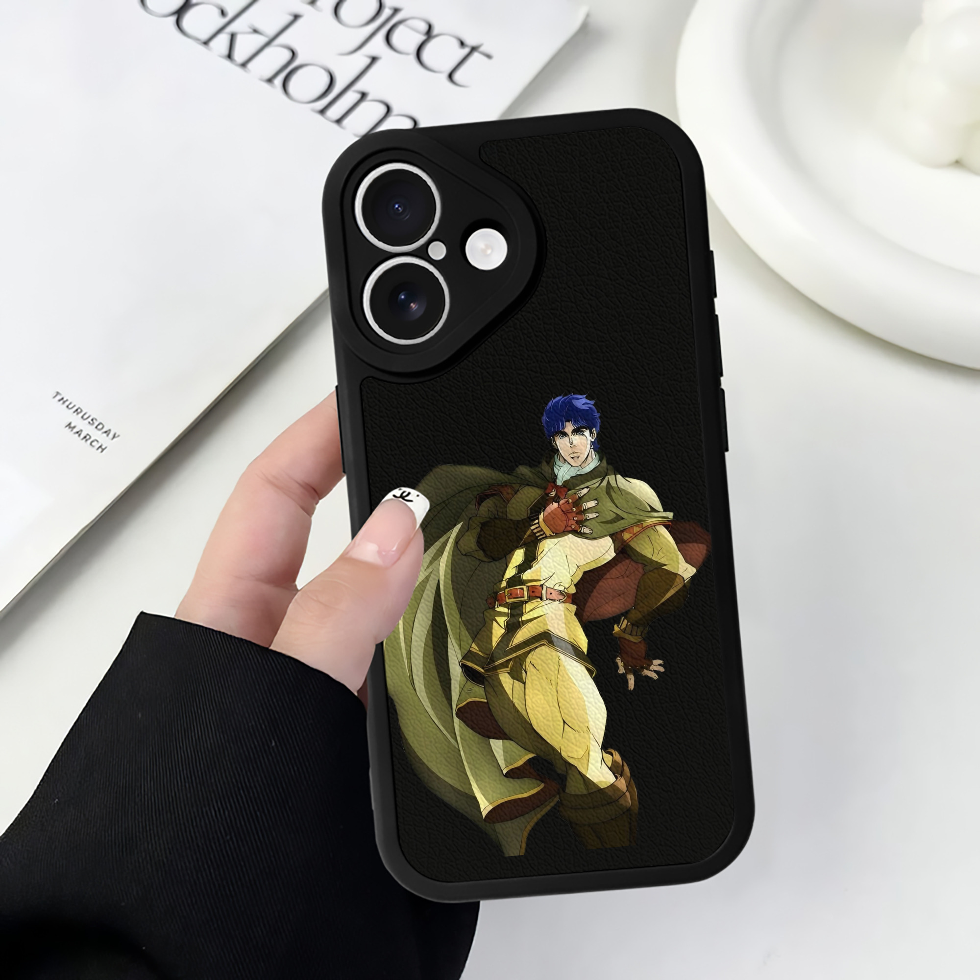 （画像用） ジョジョの奇妙な冒険 /ジョナサン?ジョースター JoJo's Bizarre Adventure Jonathan Joestar 【iPhone 16シリーズ対応】シリコンスマホケース（レザー調） 材質：シリコン